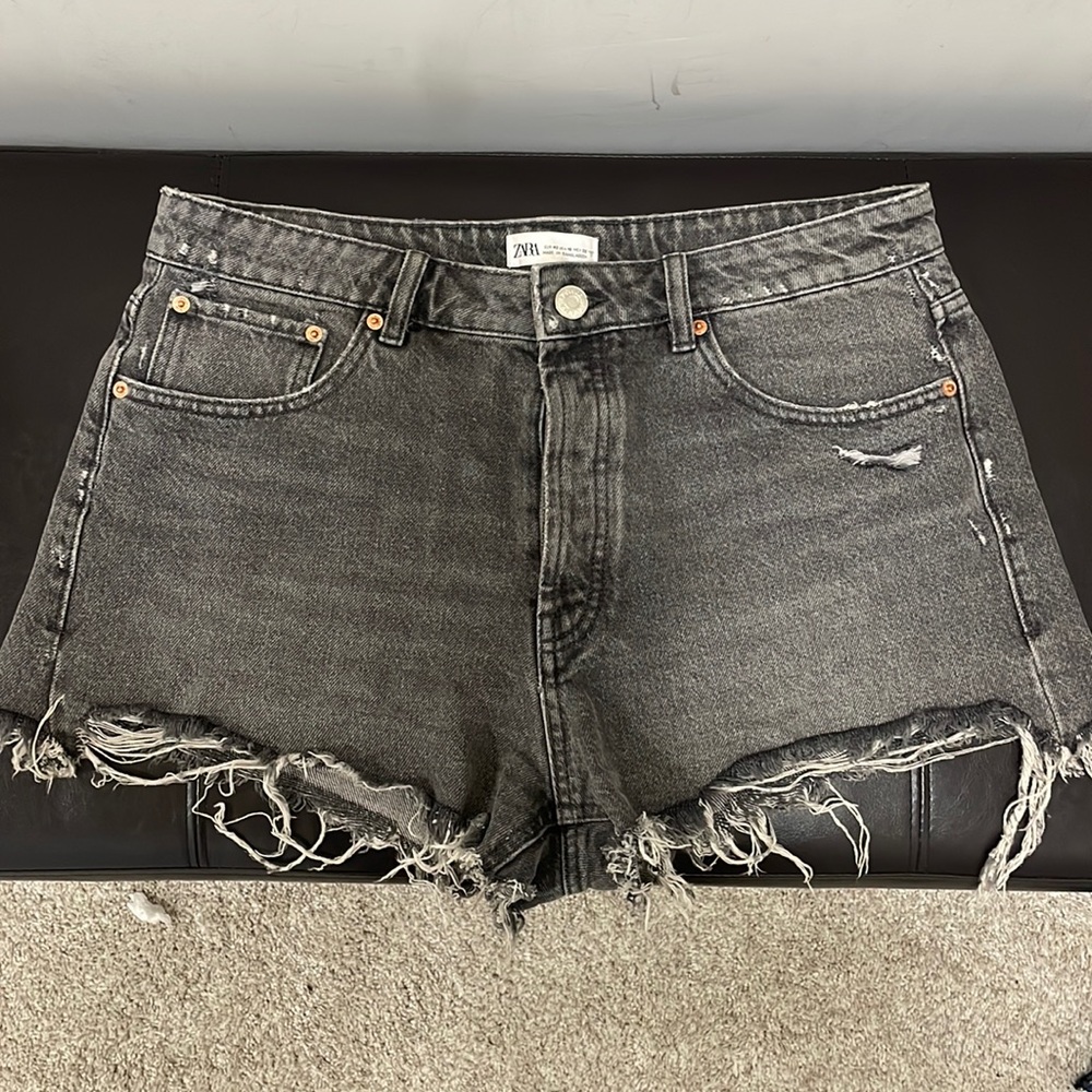 Zara Gray/black denim shorts